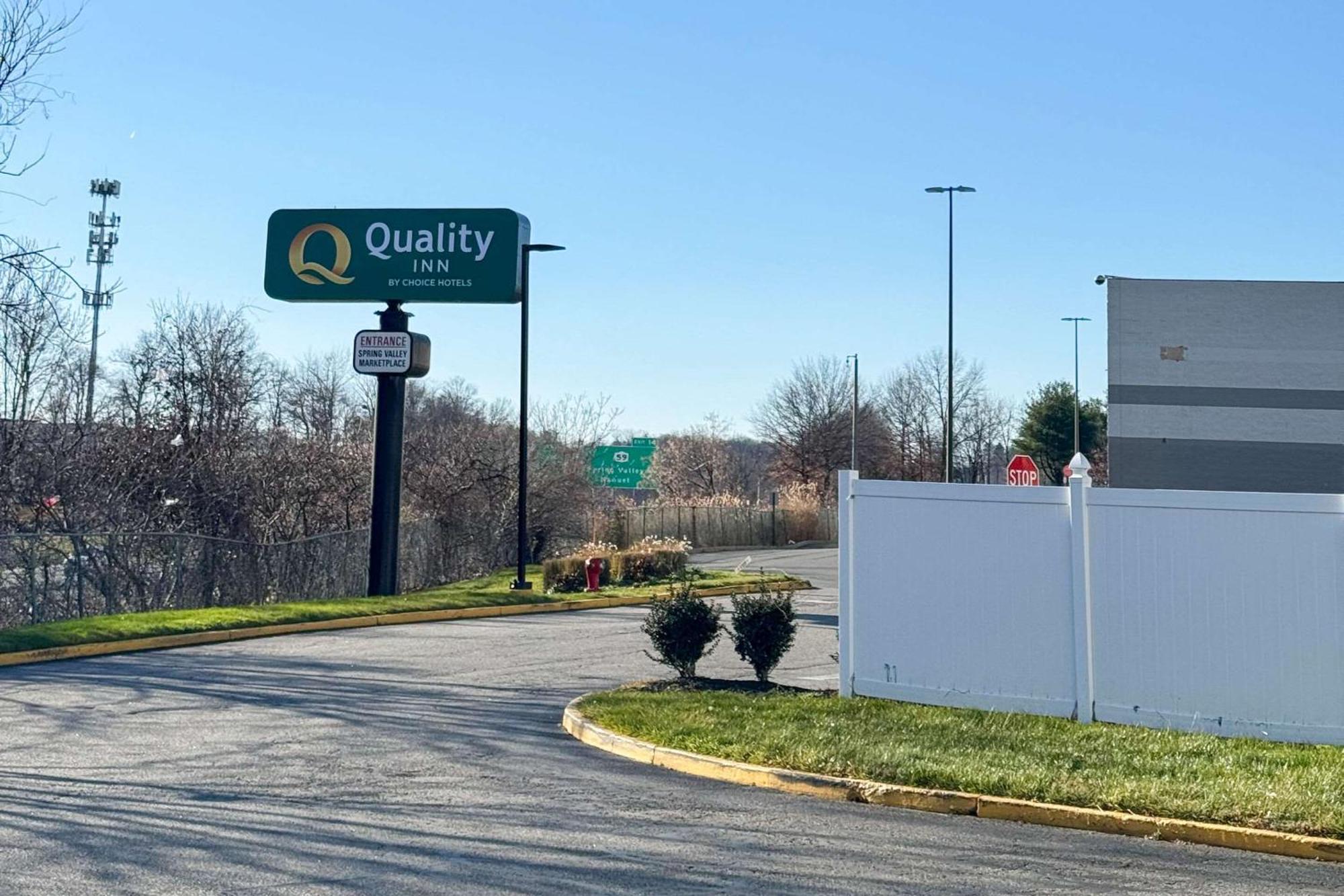 Quality Inn Spring Valley - Nanuet Екстериор снимка